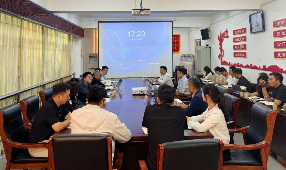 龍亭區(qū)2.5產(chǎn)業(yè)園項(xiàng)目召開(kāi)推進(jìn)會(huì)